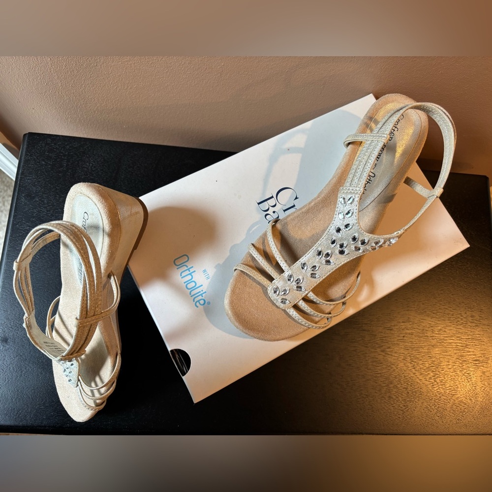 Croft & Barrow Cream Sandals with Strappy Design